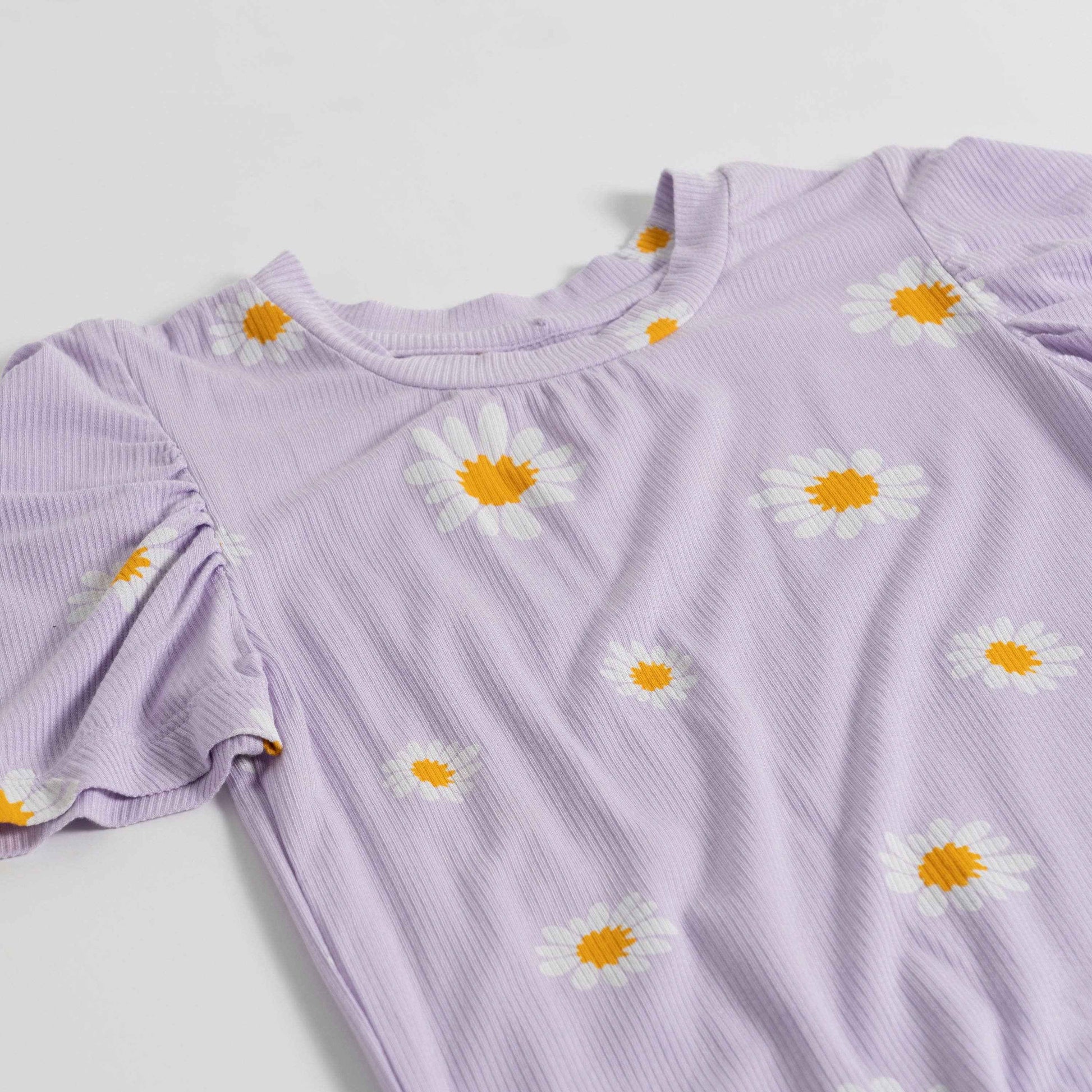 Girl's Daisy Print Tee for Stylish and Fun Everyday Wear